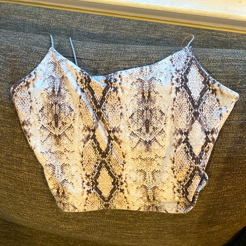 Garage snake print